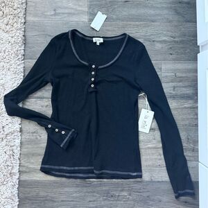 NEW WITH TAGS WOMENS TOP SZ SMALL